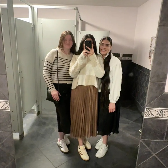 Meet your Posher, Savannah - Picture 3 of 16